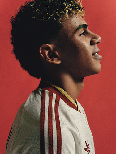 スペイン代表 アウェイギャラリーイメージ