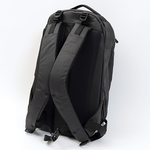 4NWNL バックパック 22L