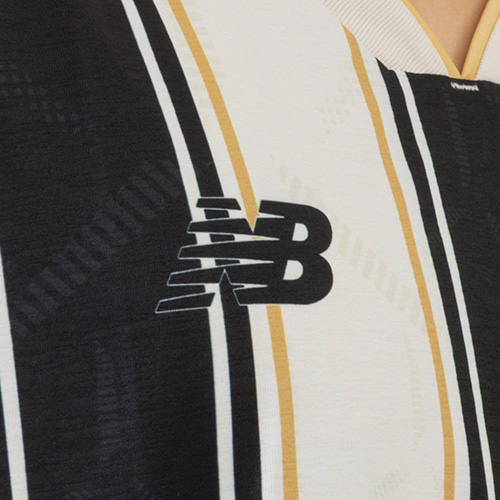 Black Out グラフィック ショートスリーブシャツ