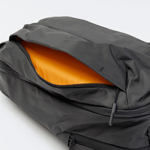 4NWNL バックパック 22L