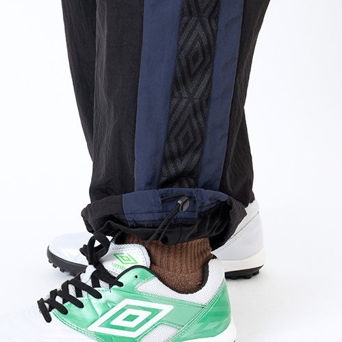 AWAY DAYS ナイロンウーブンパンツ