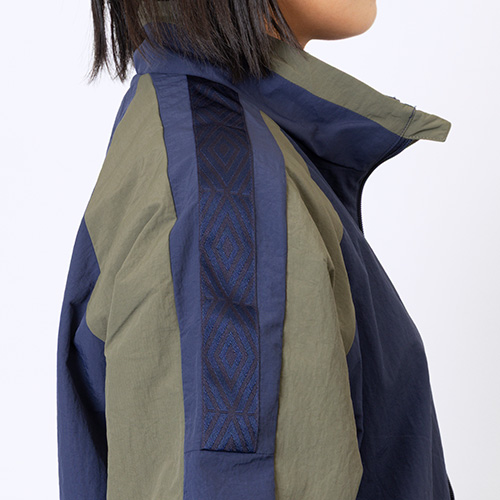 AWAY DAYS ナイロンウーブンジャケット