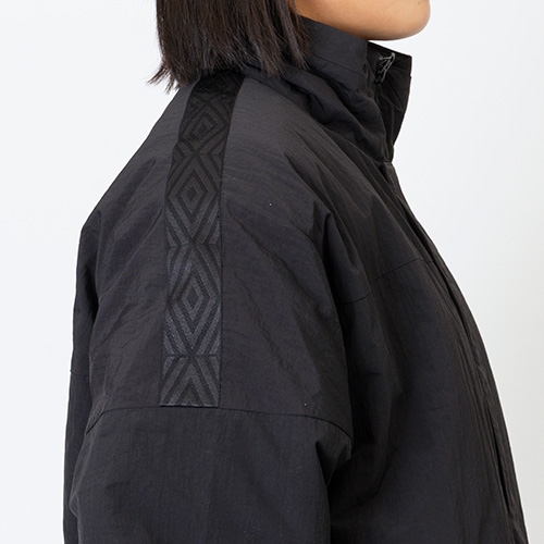 AWAY DAYS ナイロンウーブンハーフコート