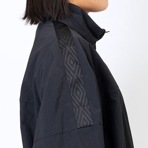 AWAY DAYS ナイロンウーブンジャケット