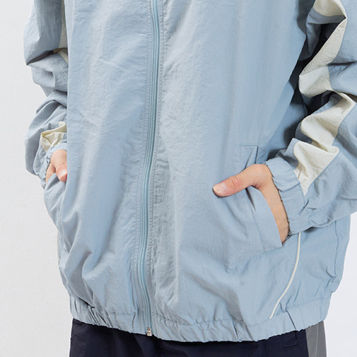 AWAY DAYS ナイロンウーブンジャケット