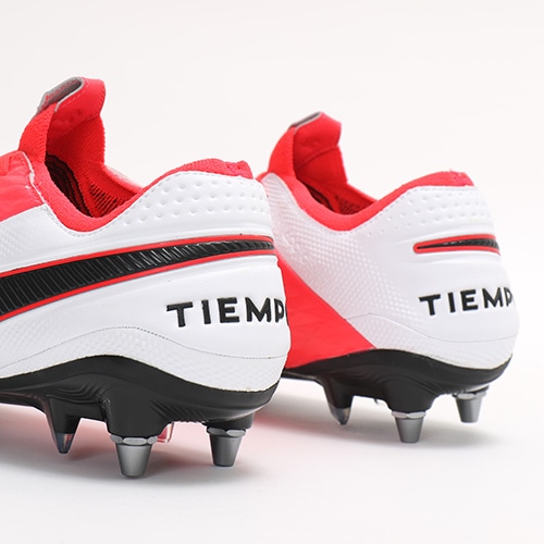 ナイキ レジェンド 8 エリート SG-PRO