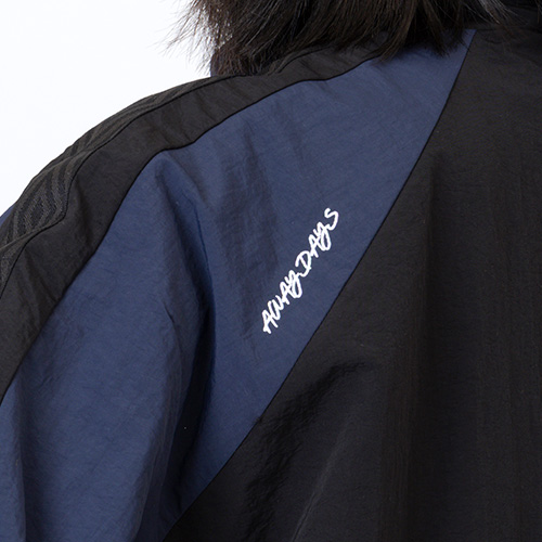 AWAY DAYS ナイロンウーブンジャケット