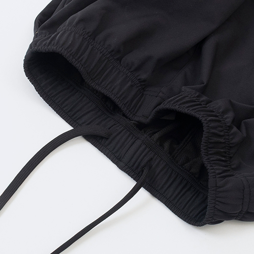 Black Out ストレッチニットパンツ