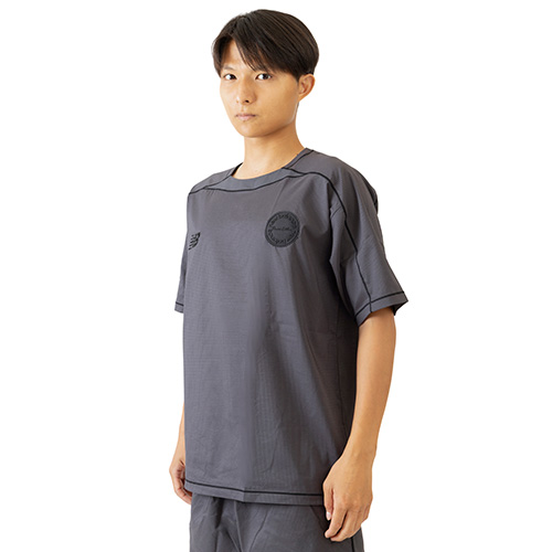 Black Out メッシュストレッチ ウーブンショートスリーブシャツ