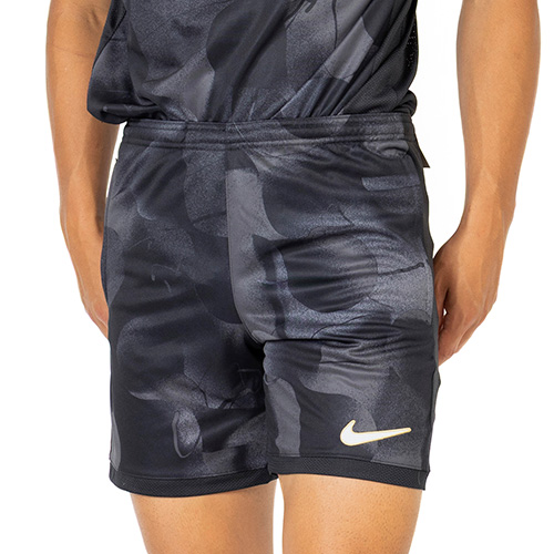 アカデミー+ ショートパンツ