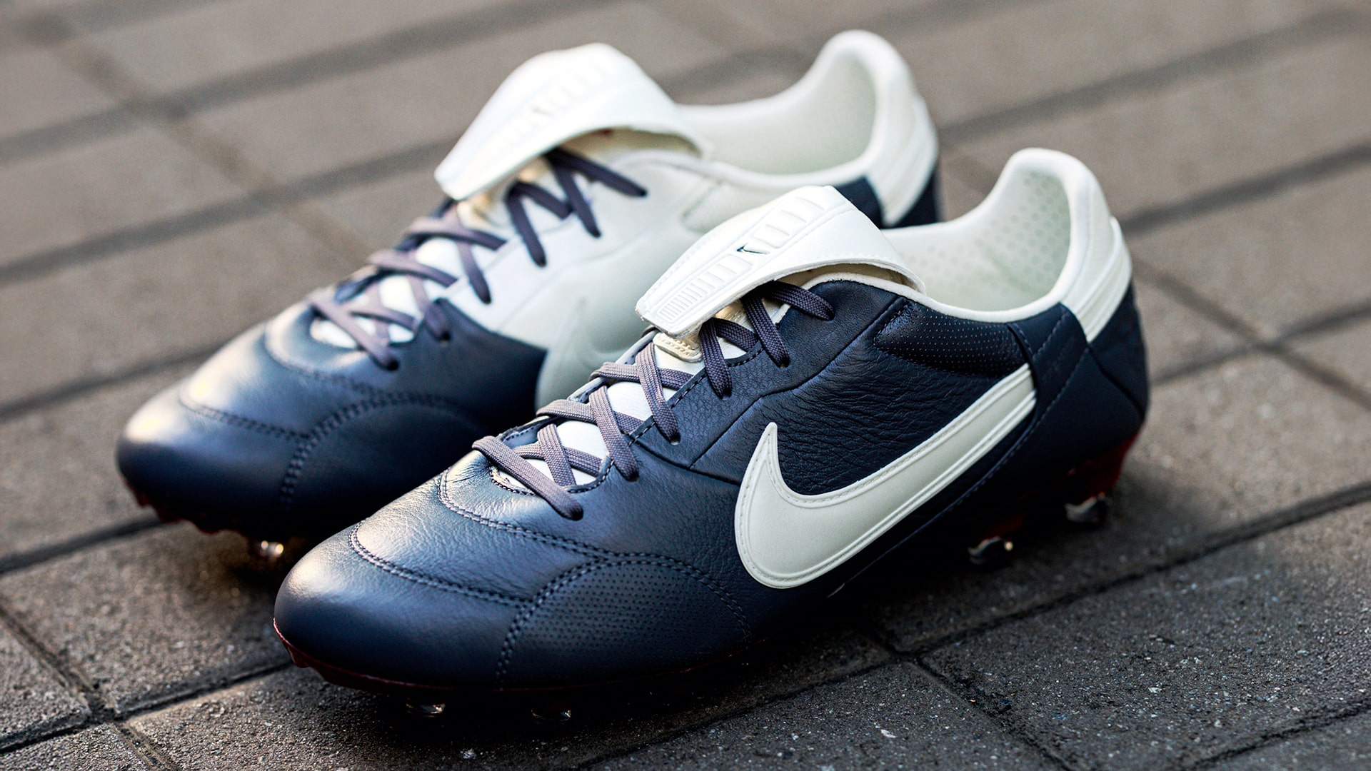 NIKE PREMIER 3